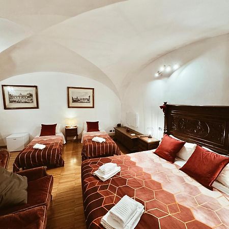 Residenza Tritone Luxury Guest House Trevi Fountain Рим Екстер'єр фото