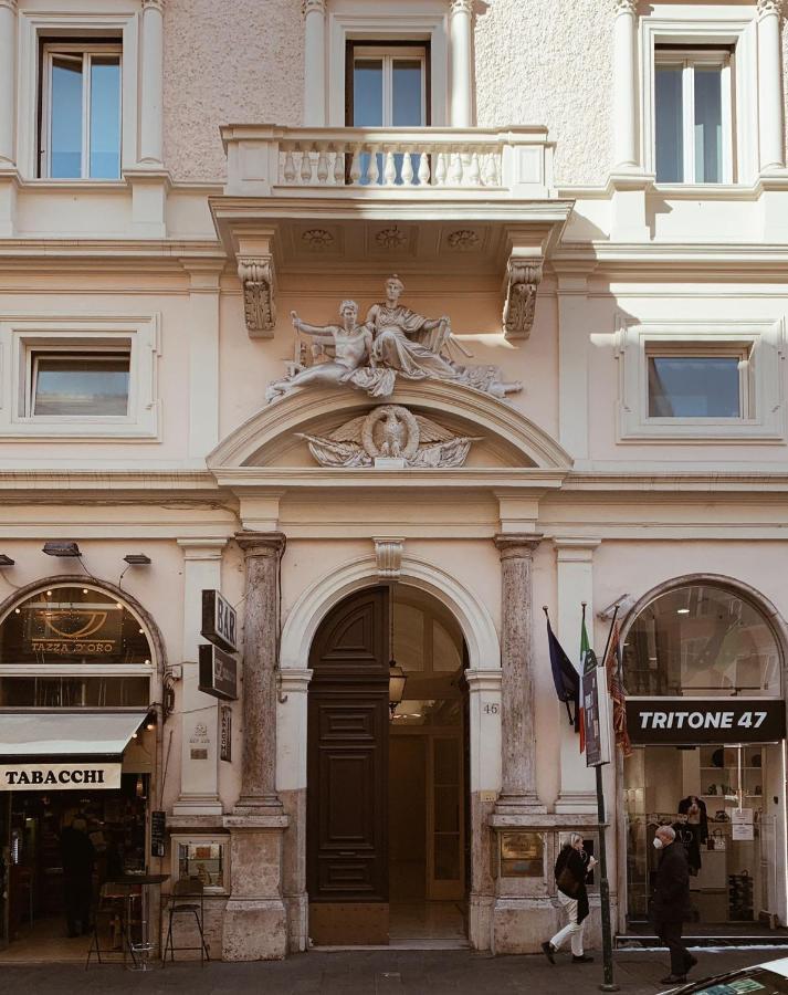 Residenza Tritone Luxury Guest House Trevi Fountain Рим Екстер'єр фото