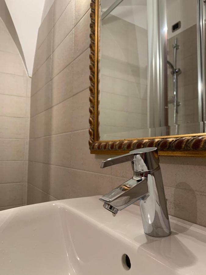 Residenza Tritone Luxury Guest House Trevi Fountain Рим Екстер'єр фото