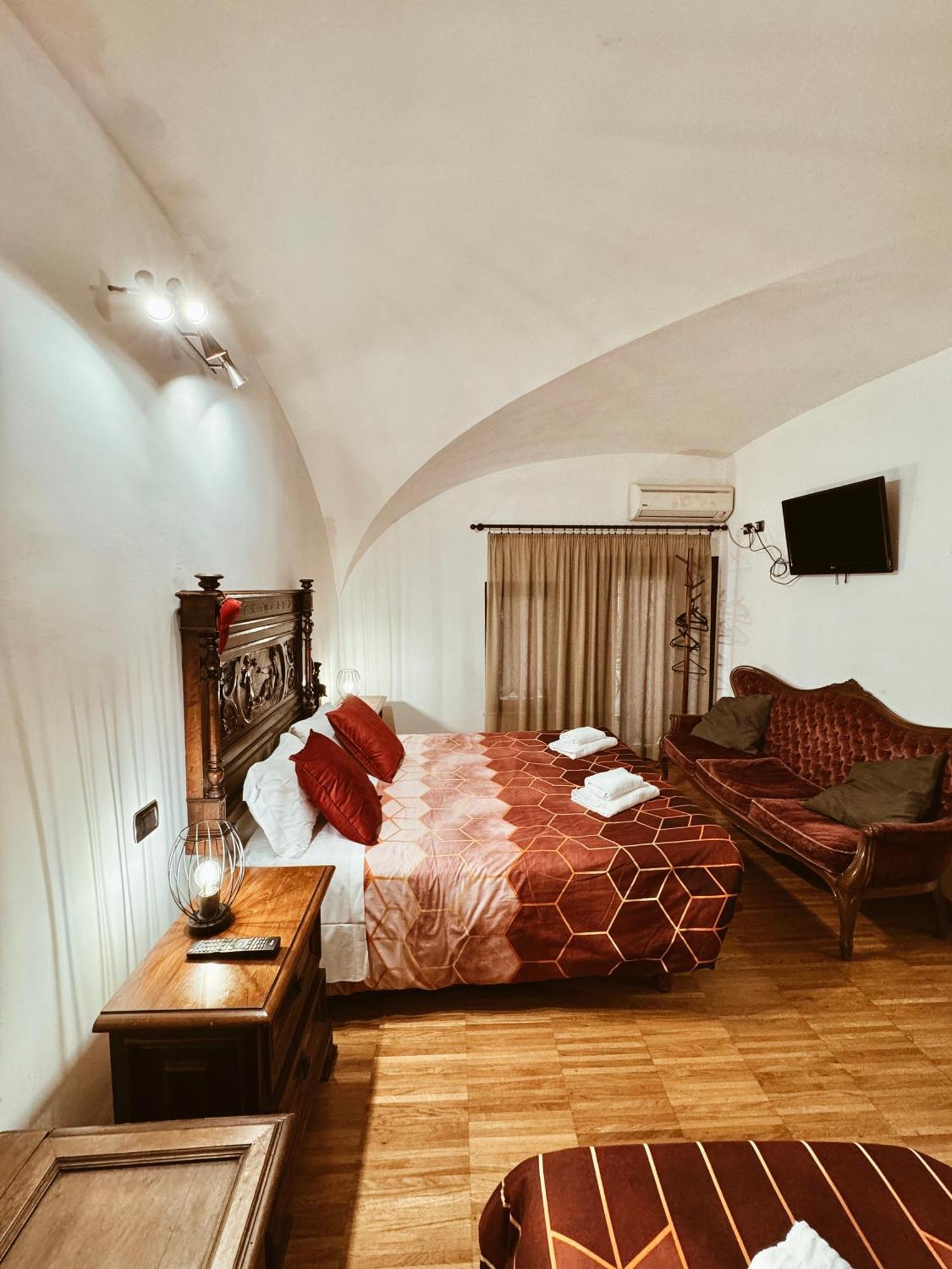 Residenza Tritone Luxury Guest House Trevi Fountain Рим Екстер'єр фото