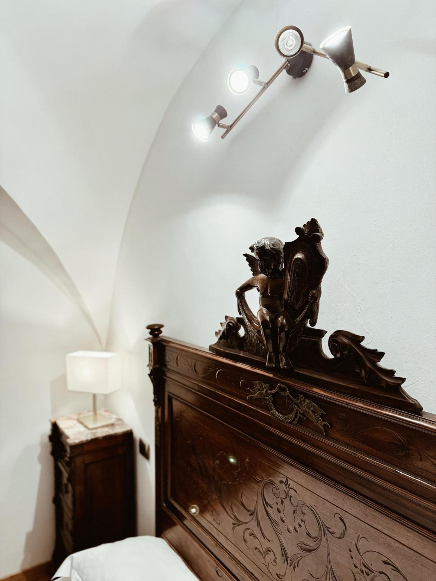 Residenza Tritone Luxury Guest House Trevi Fountain Рим Екстер'єр фото