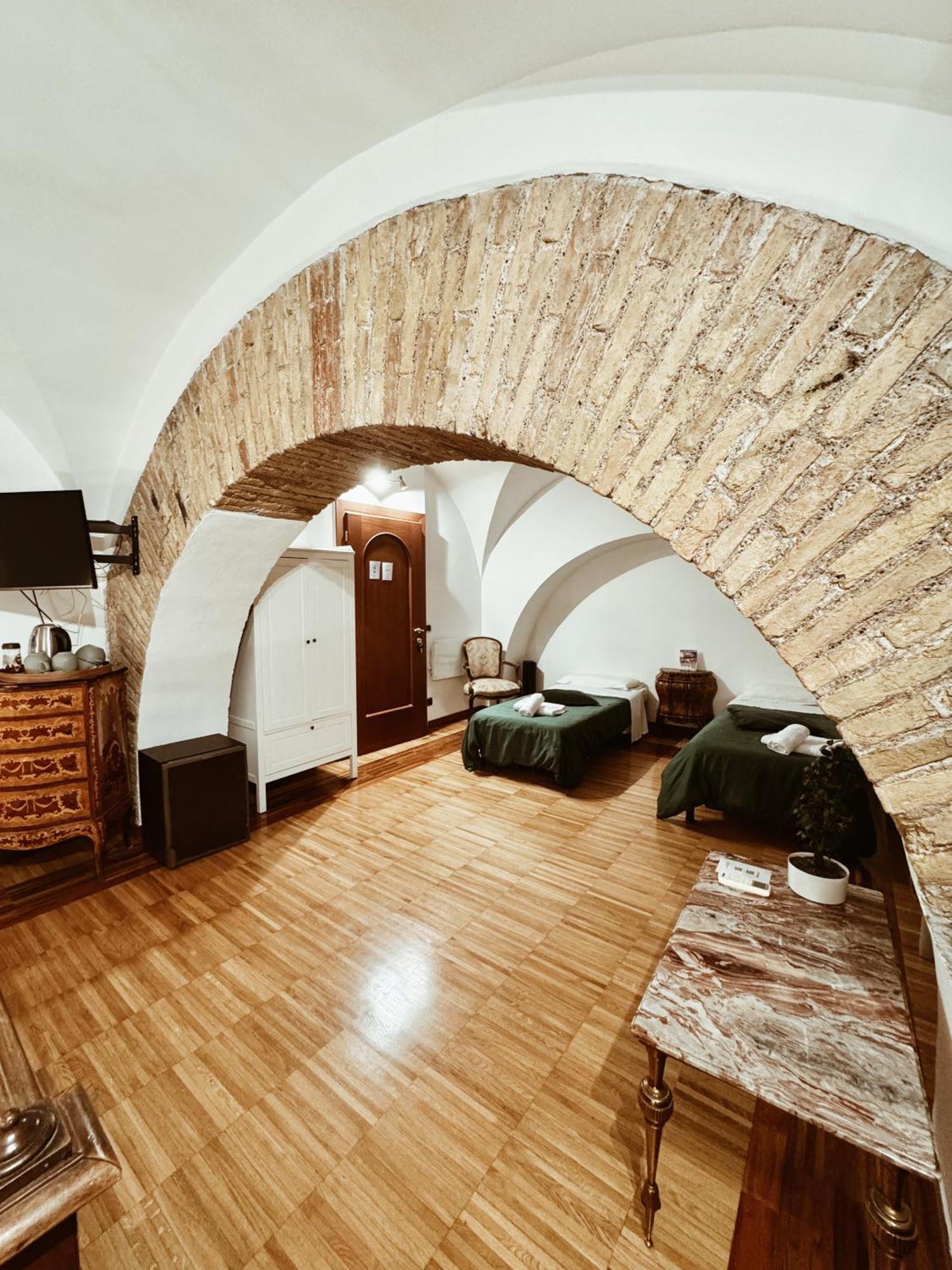 Residenza Tritone Luxury Guest House Trevi Fountain Рим Екстер'єр фото