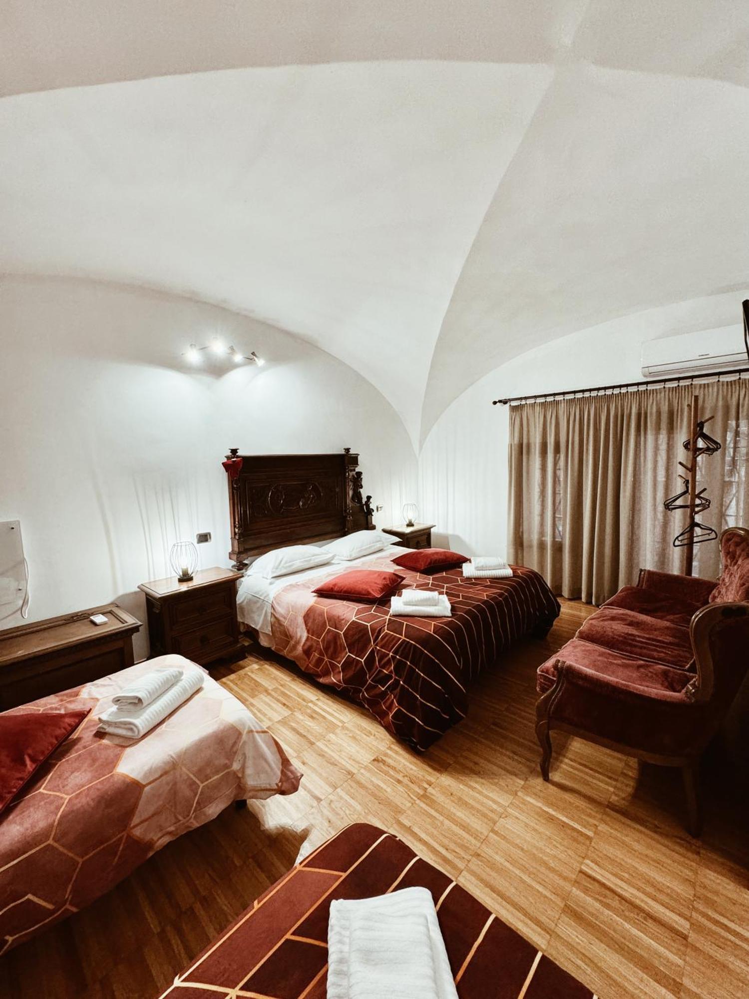 Residenza Tritone Luxury Guest House Trevi Fountain Рим Екстер'єр фото