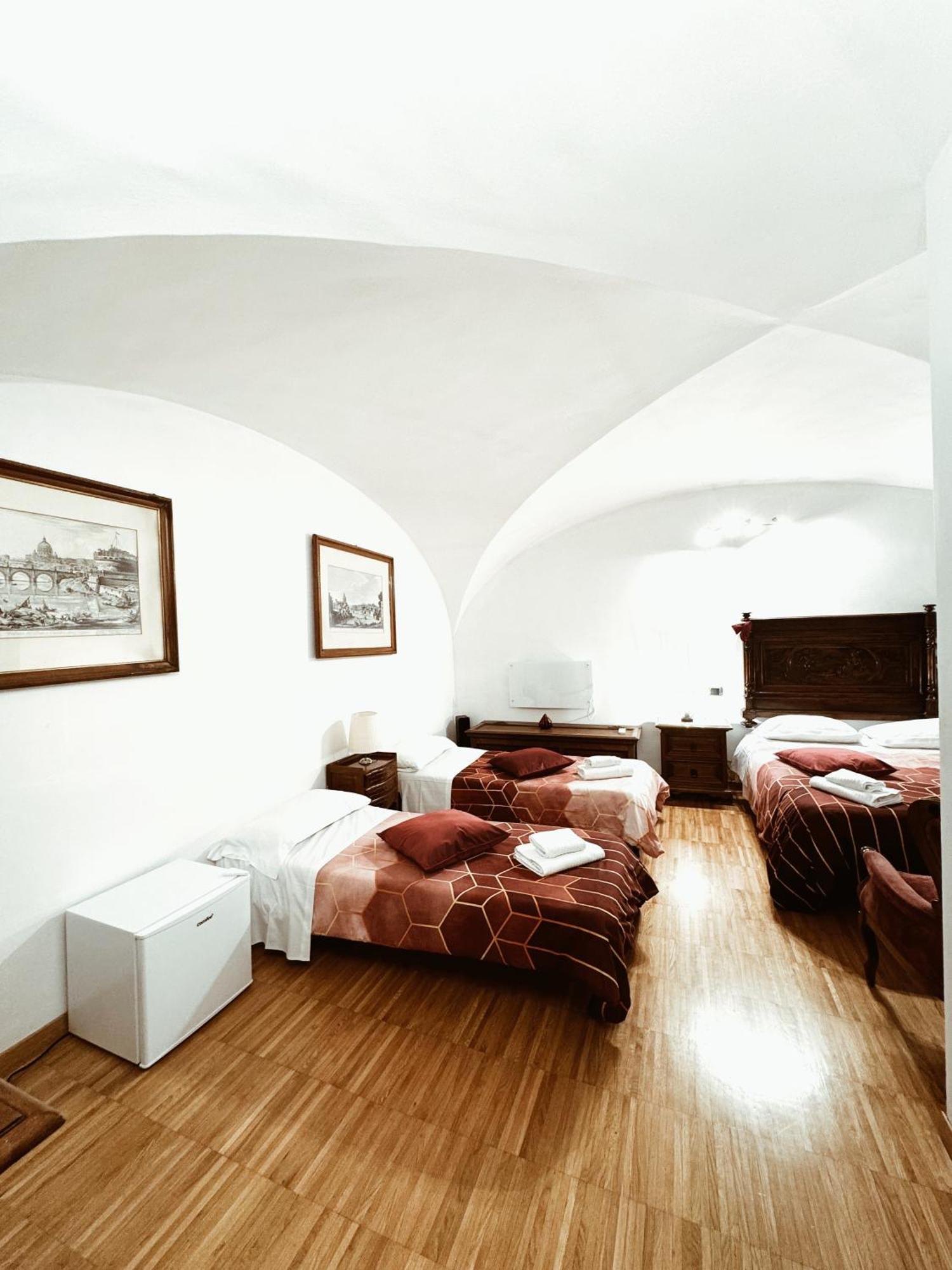 Residenza Tritone Luxury Guest House Trevi Fountain Рим Екстер'єр фото
