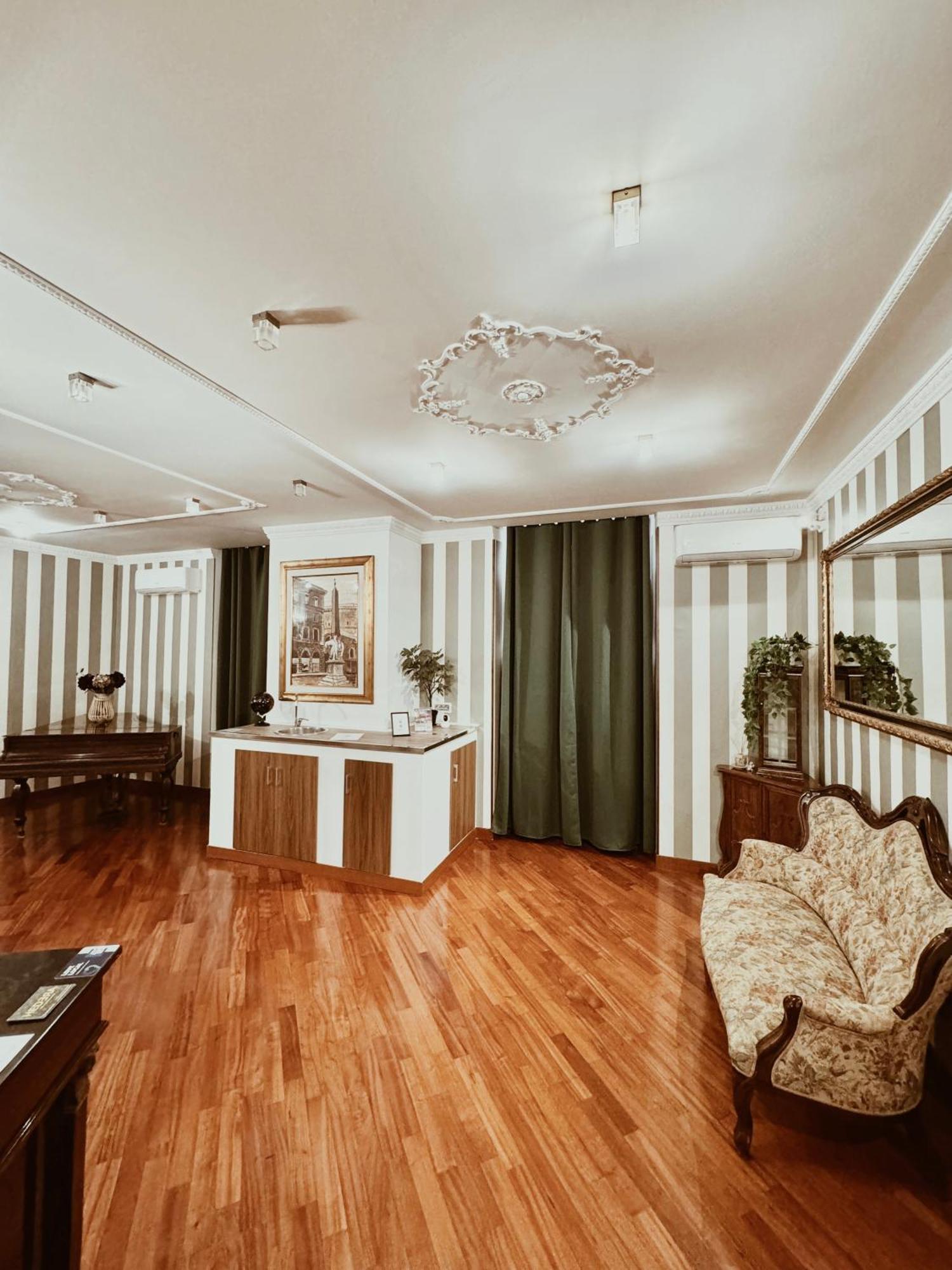 Residenza Tritone Luxury Guest House Trevi Fountain Рим Екстер'єр фото