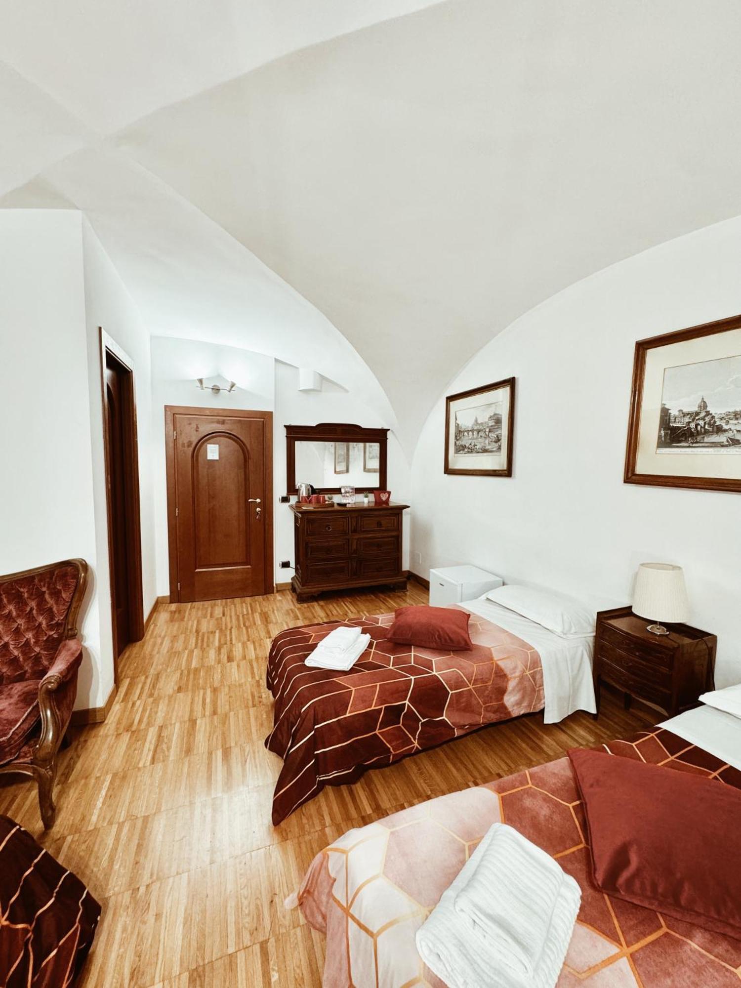 Residenza Tritone Luxury Guest House Trevi Fountain Рим Екстер'єр фото