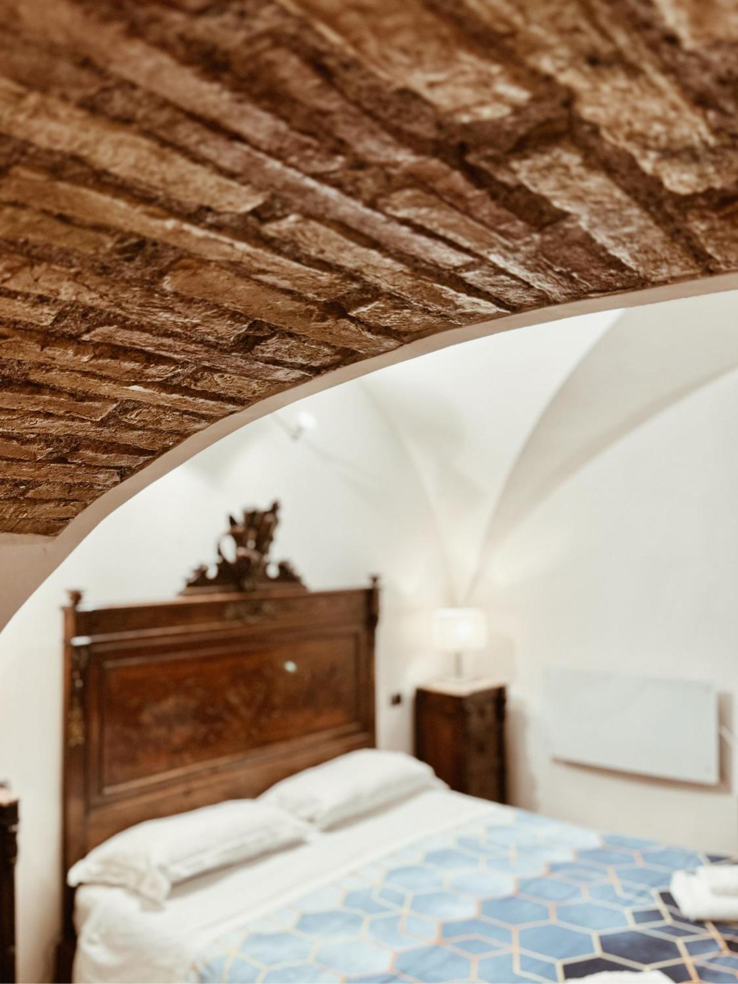 Residenza Tritone Luxury Guest House Trevi Fountain Рим Екстер'єр фото