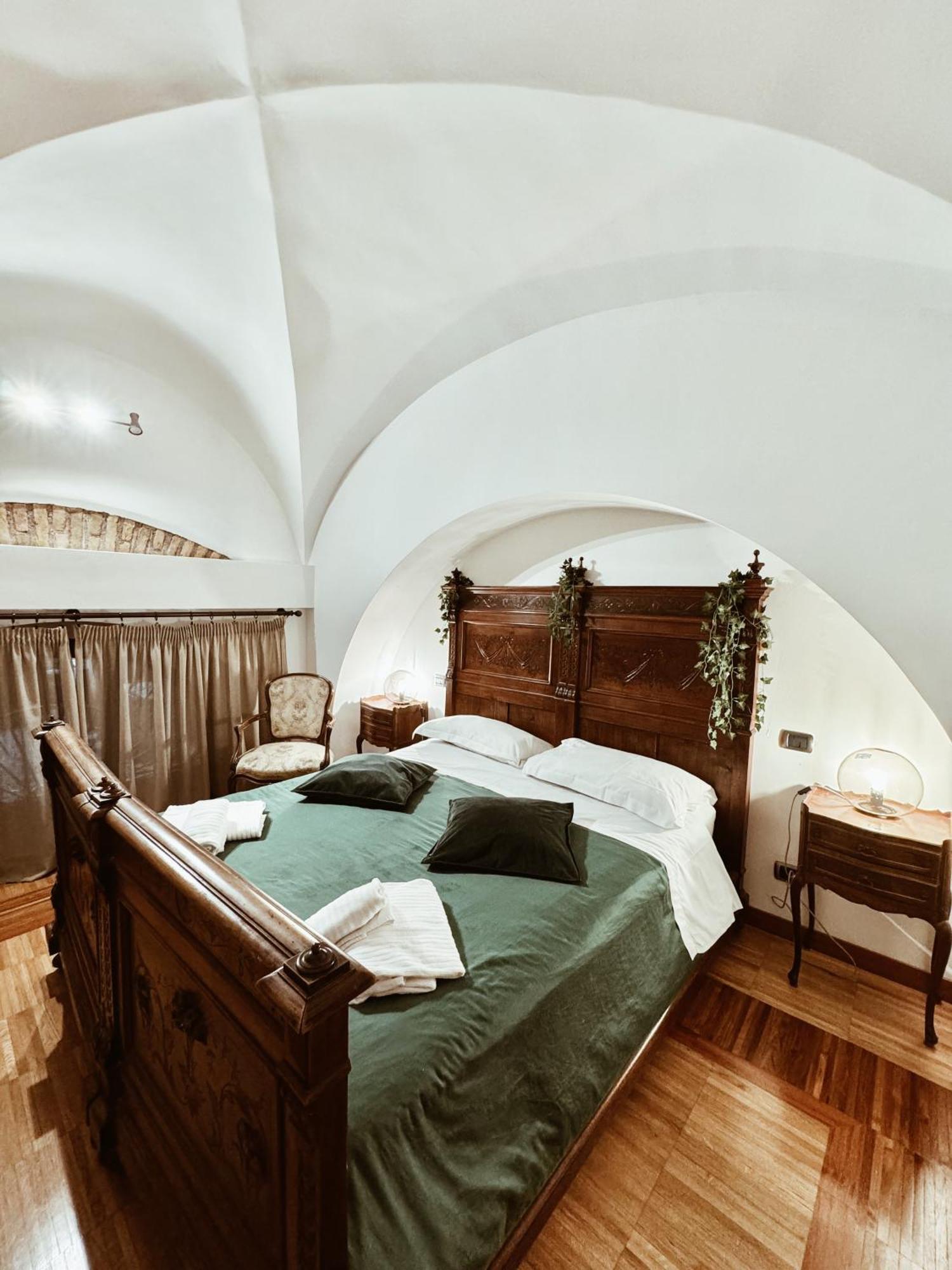 Residenza Tritone Luxury Guest House Trevi Fountain Рим Екстер'єр фото