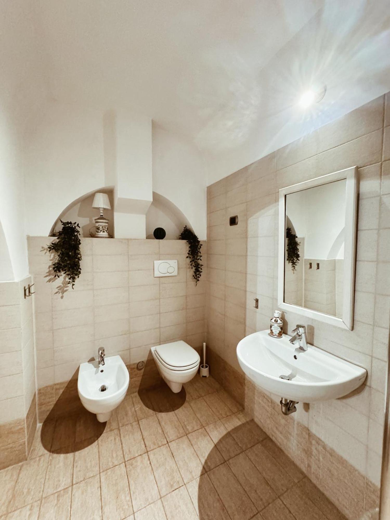 Residenza Tritone Luxury Guest House Trevi Fountain Рим Екстер'єр фото