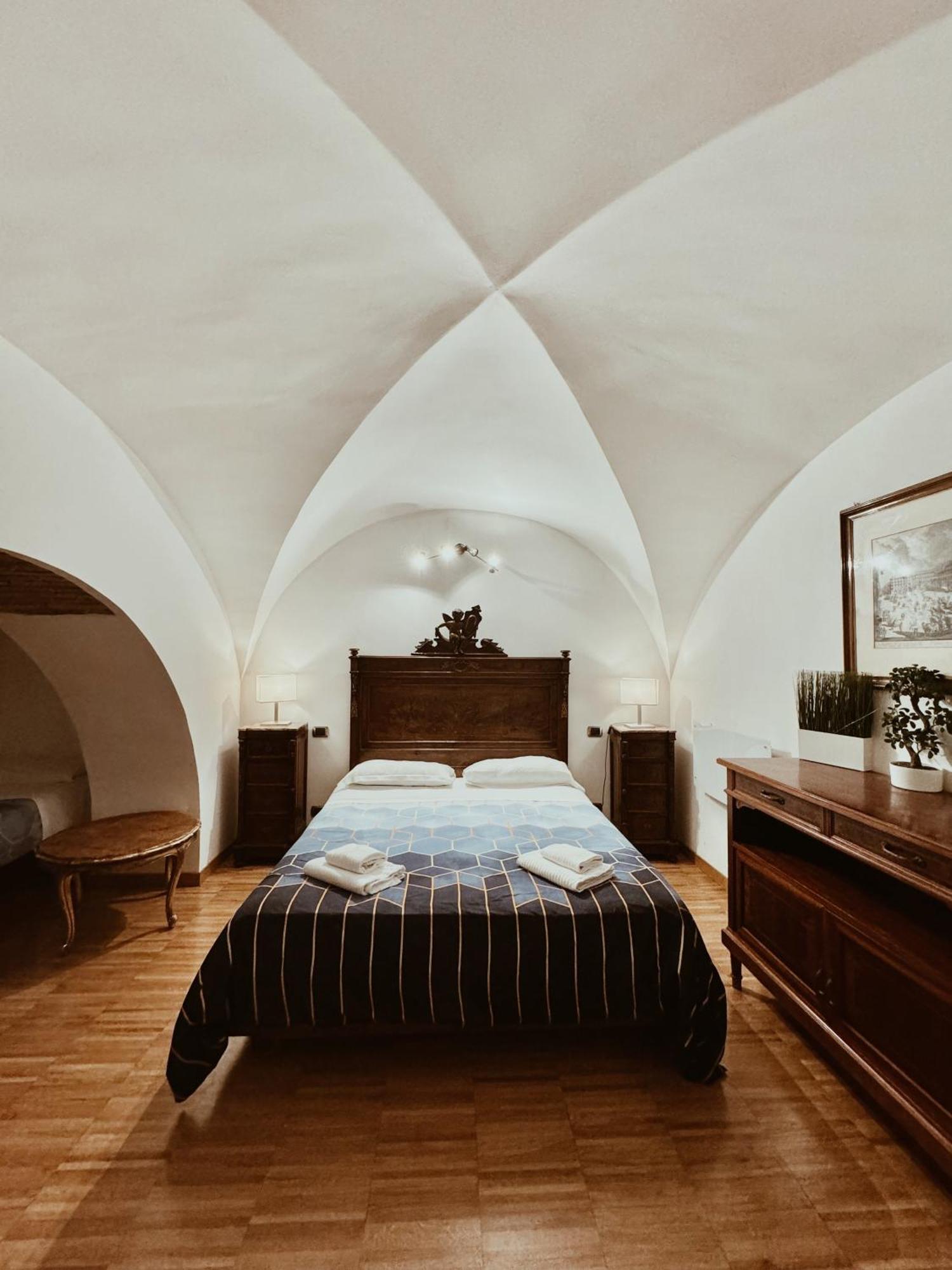 Residenza Tritone Luxury Guest House Trevi Fountain Рим Екстер'єр фото