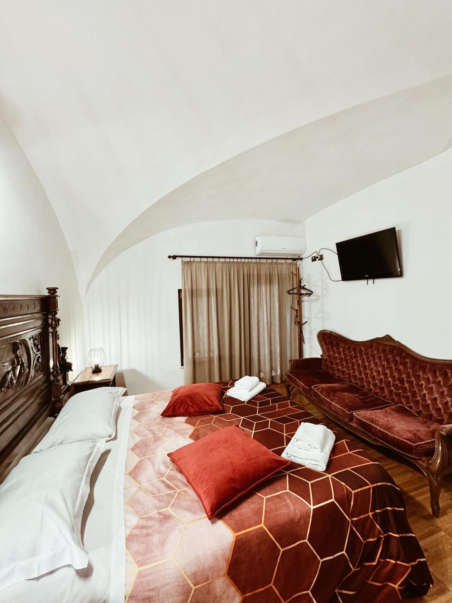 Residenza Tritone Luxury Guest House Trevi Fountain Рим Екстер'єр фото